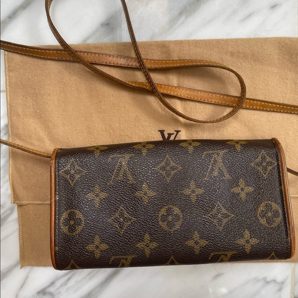 LOUIS VUITTON MONOGRAM CANVAS WAIST POCHETTE - Picture 4 of 16